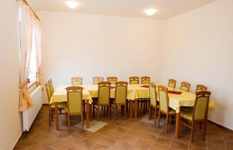 Pension Smetanuv Statek Hradec Kralove Bagian luar foto
