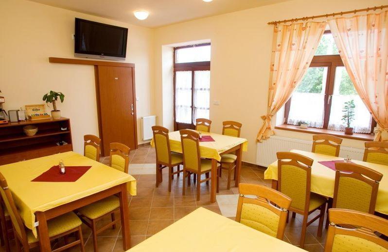 Pension Smetanuv Statek Hradec Kralove Bagian luar foto