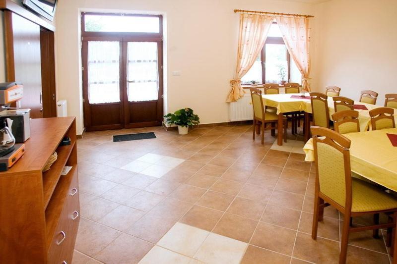 Pension Smetanuv Statek Hradec Kralove Bagian luar foto